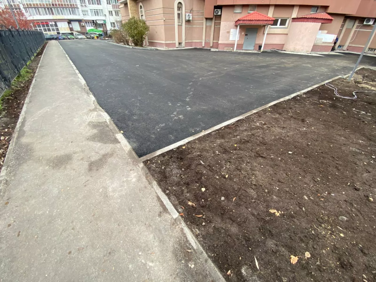 Благоустройство территории во дворе — фото 20